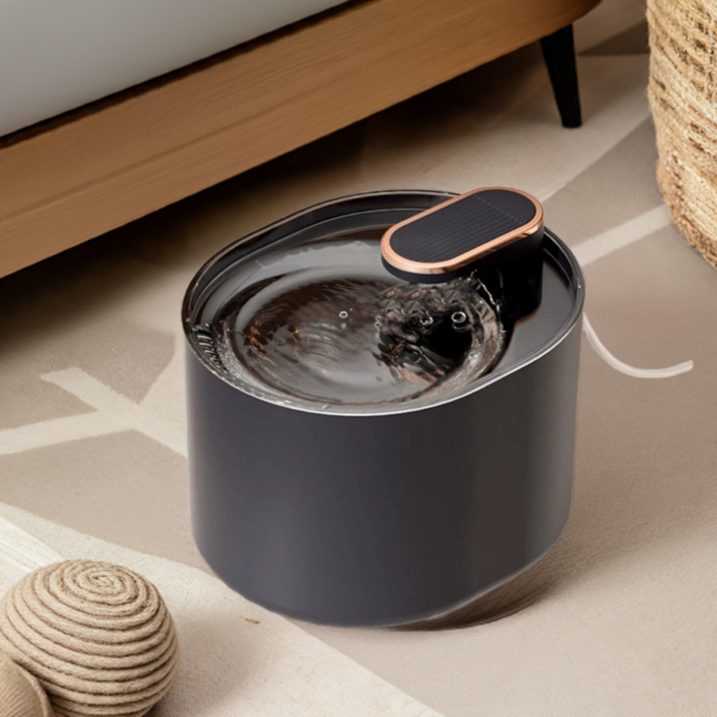 Automatic water fountain for cats